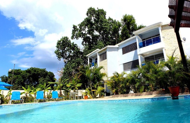 Stylish 2r-2b Apt Near The Beach And Main Street