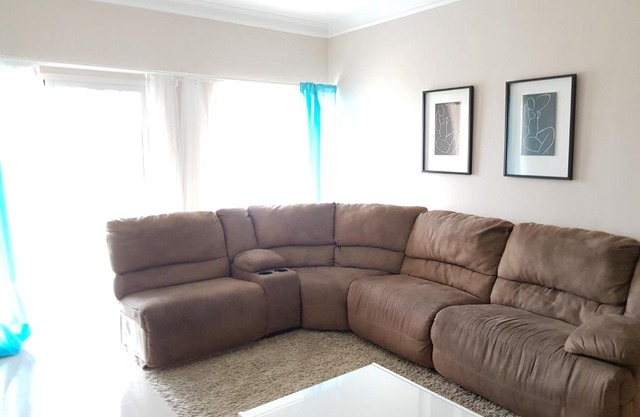 Torre don angel, calle paseo de los locutores, sector evaristo morales, raquel salazar , cel: 809-998_8927