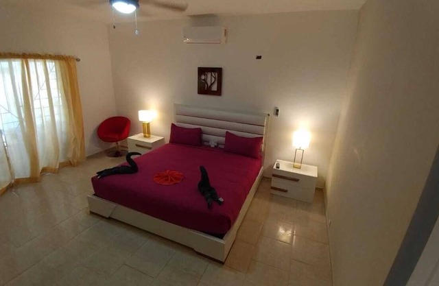 Villa de Colores 3 Rooms 5 king Beds