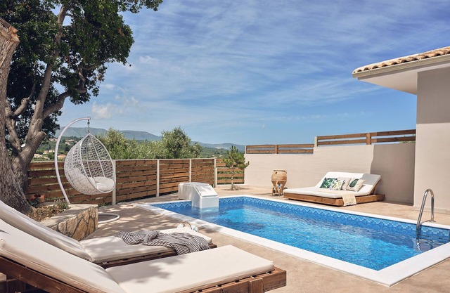 Villa with private pool, sea view and Breakfast included