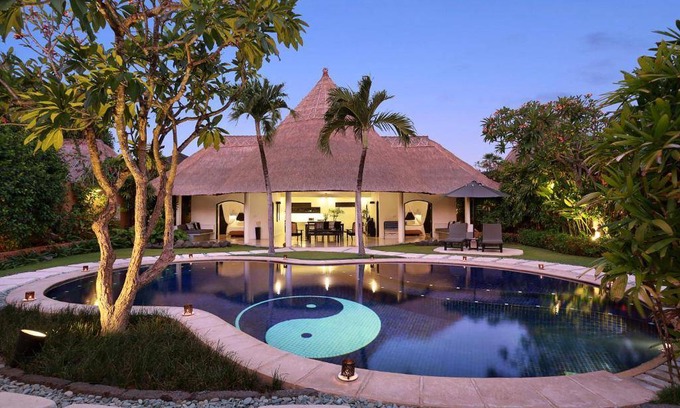 Sunset Road Villa | 1000 m² Villa ∙ 5 bedrooms ∙ 10 guests