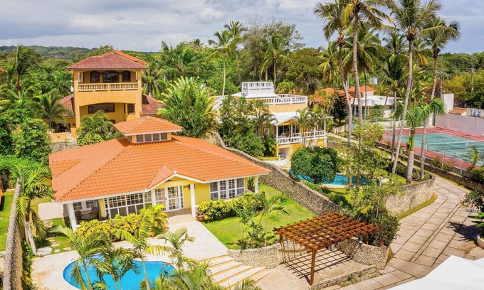 Cabarete House | 3 BR family villa w/private pool in heart of Cabarete bay. A kiteboarder dream!