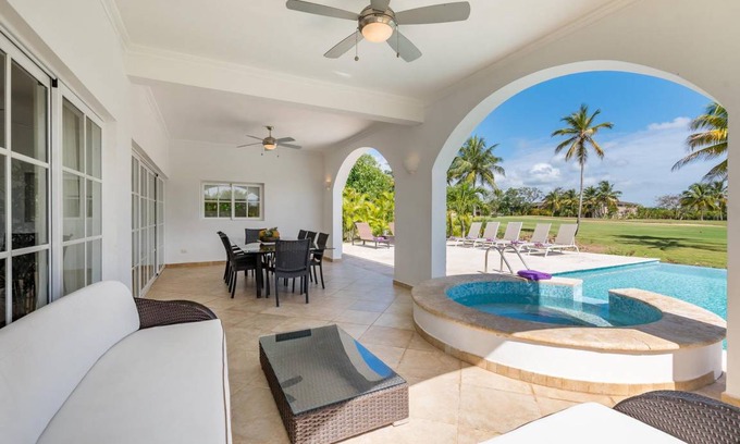 Bavaro Villa | 464 m² Villa ∙ 5 bedrooms ∙ 10 guests