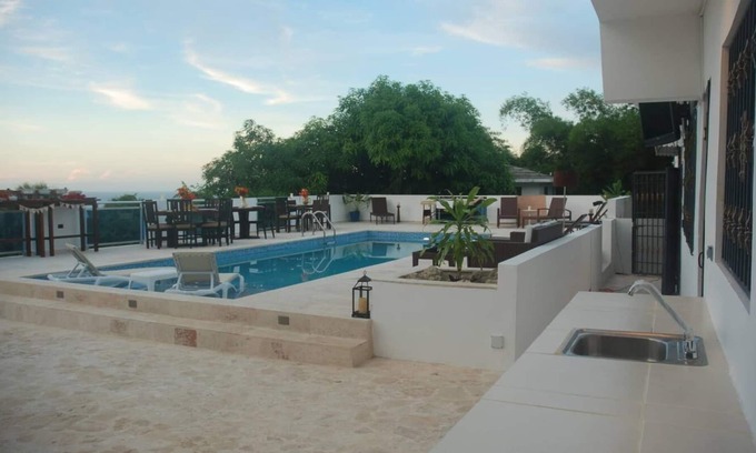 Los Cerros Villa | 4BD villa on top of the hill, sea views, pool/Wi-Fi/cable TV/parking