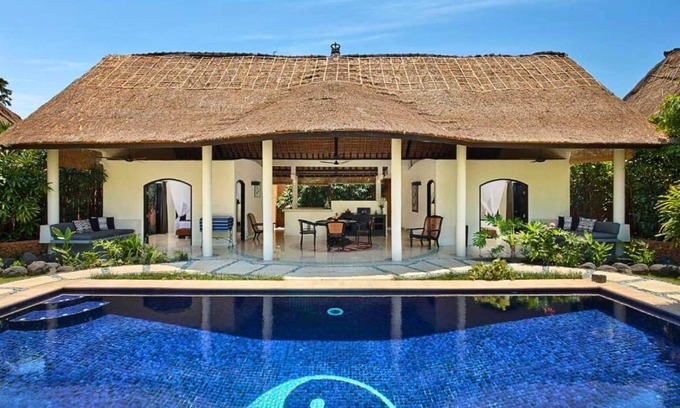 Sunset Road Villa | 600 m² Villa ∙ 3 bedrooms ∙ 6 guests