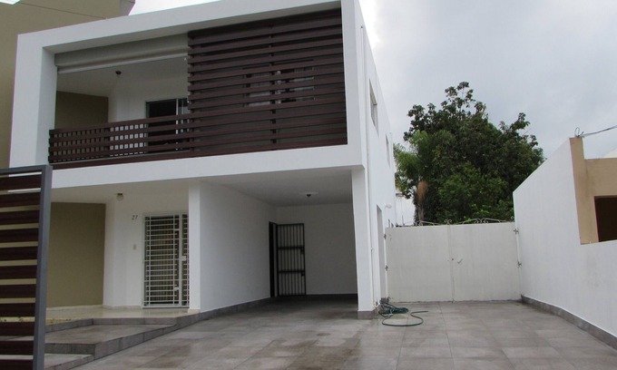 Los Jardines House | Apartamento Moderno/Modern apartment