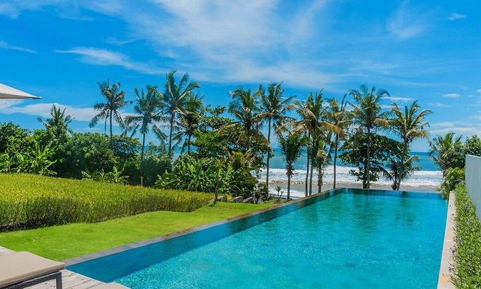 Cemagi Villa | Beachfront1, 3 Bedroom Villa, Car+Driver, Cemagi