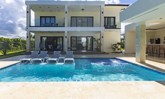 Playa Chiquita Villa | Brand new luxury villa located in a the most pristine gated community SOVn