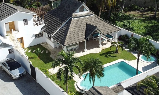 La Iglesia Villa | Caribbean Villa Florenzo few steps from the beach