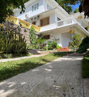 Baie Ste Anne Apartment | Cavern Apartments