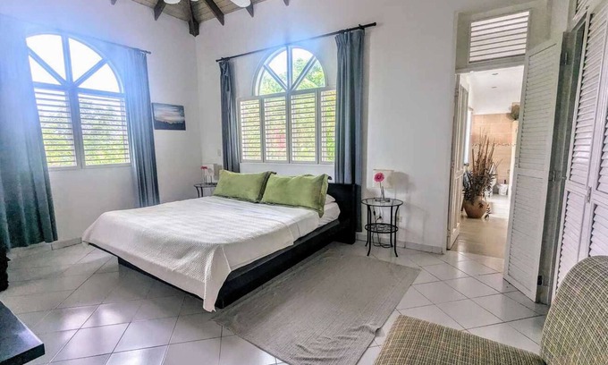 Sosua House | Colonial Villa Master Bedroom +private bath/tub