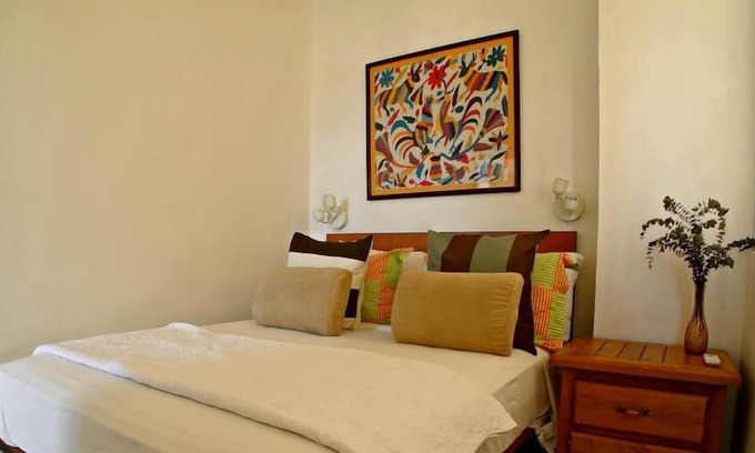 San Anton Apartment | Colonial Zone 1BR Apt @Plaza España, bright &clean