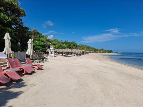 Costambar Apartment | Costambar Beachfront Pool Apartment
