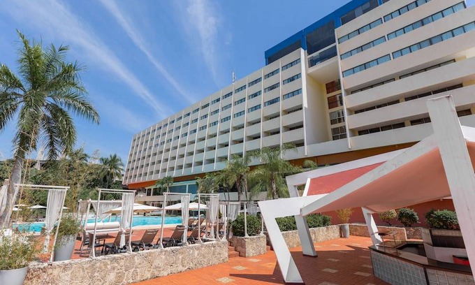 Los Cacicazgos Hotel | Dominican Fiesta Hotel & Casino