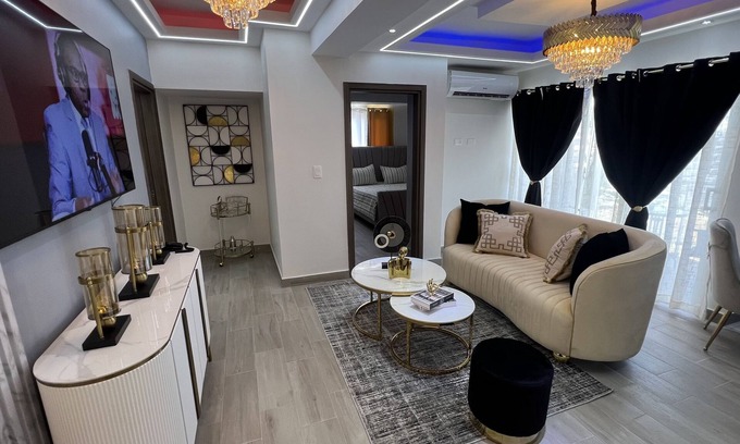 Ensanche Quisqueya Apartment | Excéntrico Apartamento en el Centro de la Ciudad