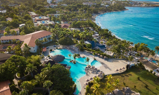 Los Maestros Resort | Experience the Caribbean VIP style!