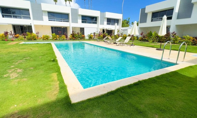 La Iglesia House | Exquisite Pool Villa