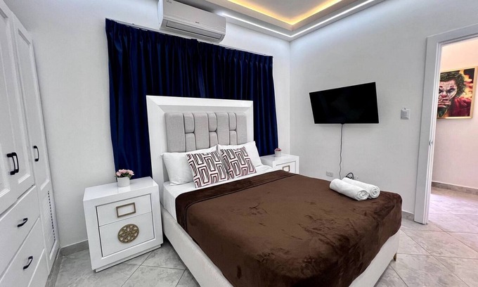 La Mulata Villa | Guest-friendly 5BD villa with basketball court and private pool
