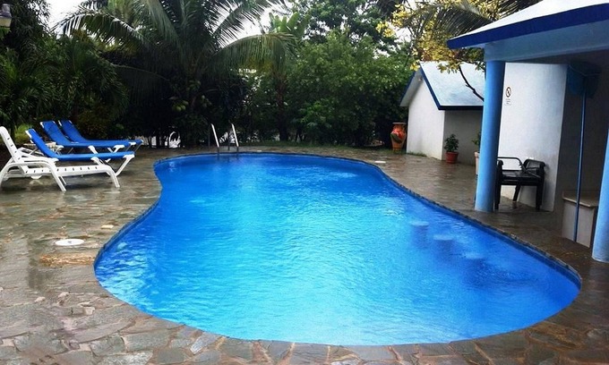 La Esplanada Apartment | Guest-friendly apt near clubs and beaches, pool/Wi-Fi/cable TV/parking