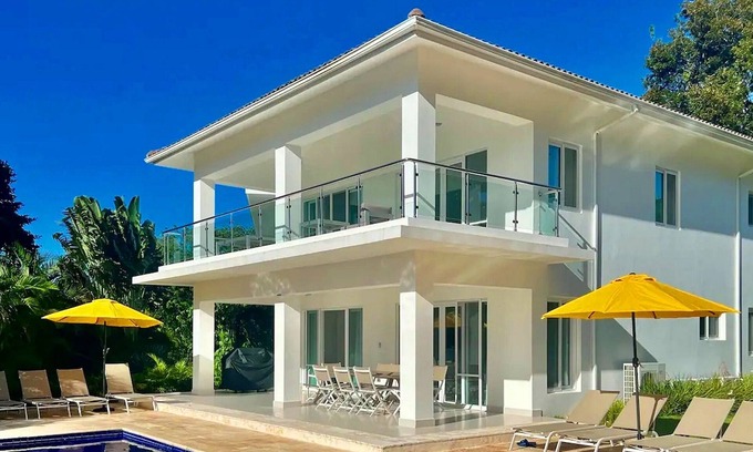 Urbanizacion Tavarez Villa | Large guest-friendly luxury party villa in downtown Sosua!