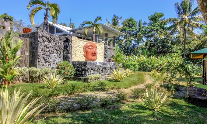 Kalibukbuk Hotel | Le Mirage Villa Santai
