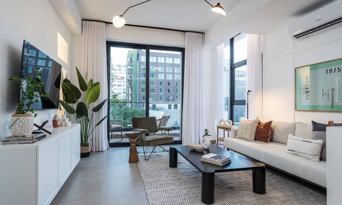 Lope De Vega Condo | Luxury-Pool-Gym-View-Piantini-CityCenter-YellowKey
