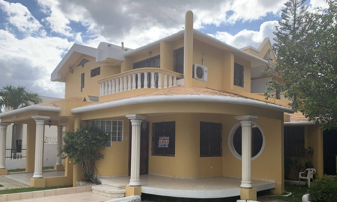 Llanos de Gurabo I House | Majestic Villa in the Heart of Santiago!
