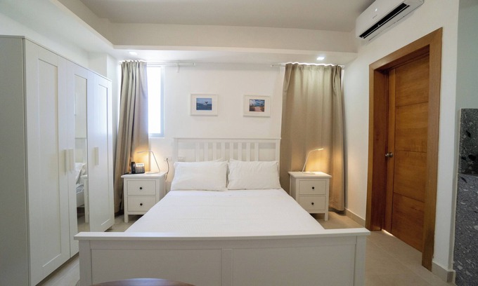 Residencial ROMANA Apartment | Minimalist Apartment Studio - Sea View