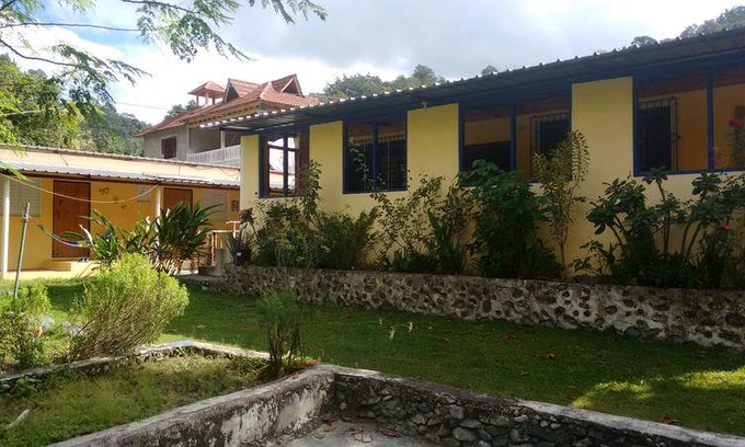 Rancho Arriba House | Motel ∙ 8 guests