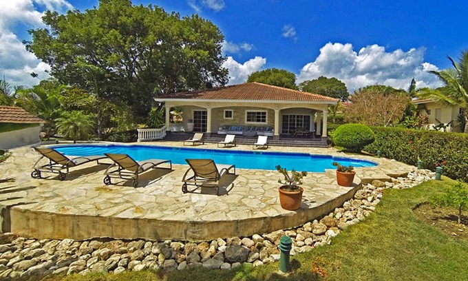 Urbanizacion Tavarez Villa | Not just the beaches: residence with basketball/tennis court, football field!