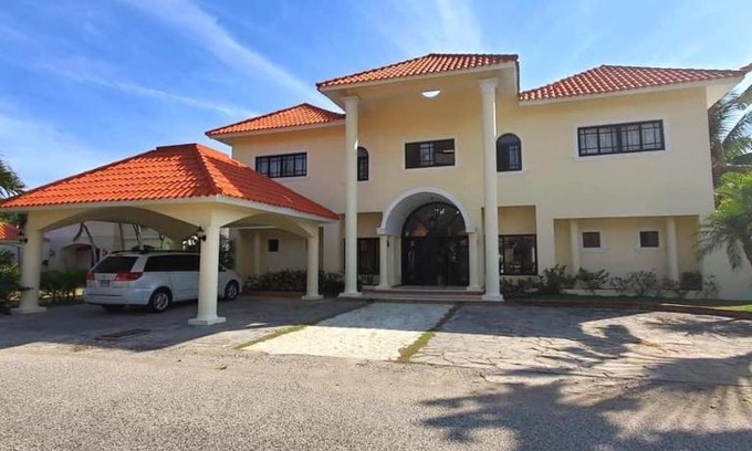 Juan Dolio Villa | PALATIAL METRO COUNTRY CLUB VILLA