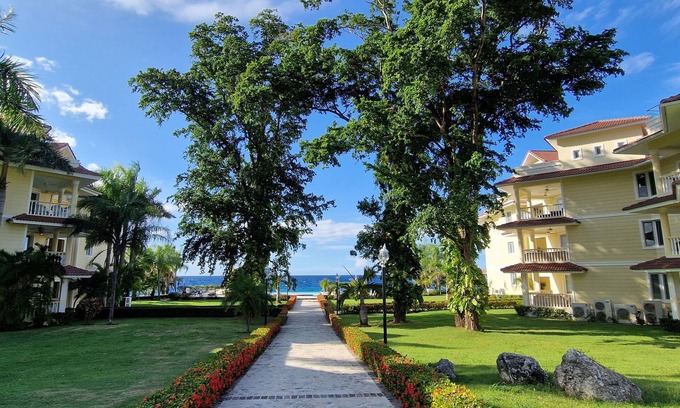 Playa Chiquita Condo | Panoramic Ocean View Condo Private Beach Pool. Free weekly maid service.