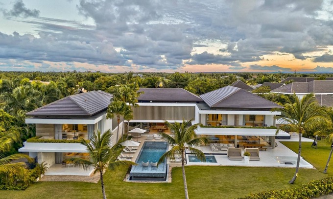 Punta Cana Villa | Royale Estate - 15 Bedroom Complex