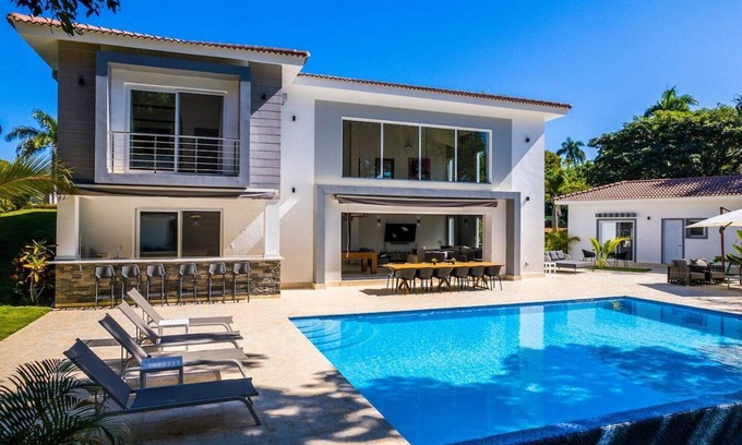 Urbanizacion Tavarez Villa | Super-luxury guest-friendly mansion in central Sosua, private pool