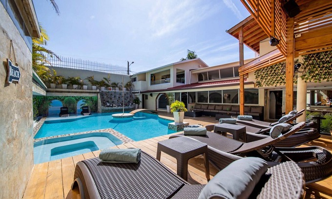 El Batey Villa | Top-class guest-friendly central villa with pool/basketball/gym/billiard/BBQ!