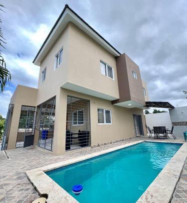Munoz House | Villa MariposaModern&Lux Swimming Pool