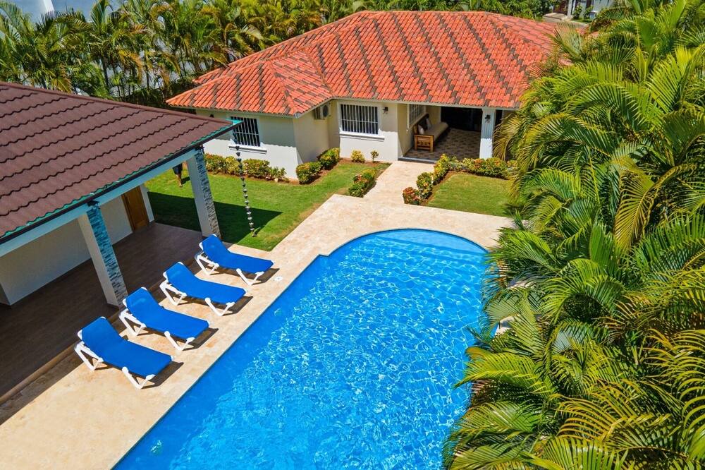 Villas Ana Maria Villa | Guest Friendly Villa - 5 BD/Privacy/Walkable/Pool/BBQ/AC