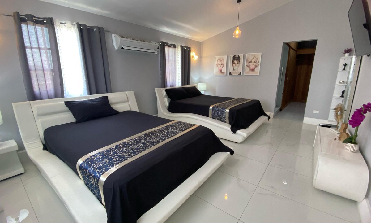 Gregorio Luperon Villa | Marilyn Suite - Chef + Pool in the Mansion