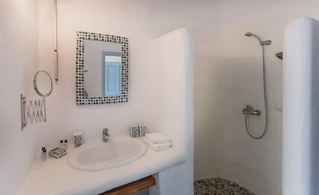 Photo of Bathroom in Plintri