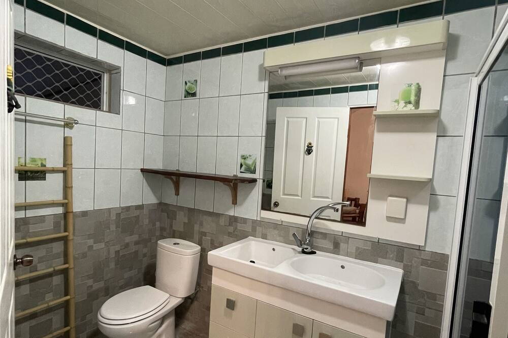 Photo of Bathroom in Fare
