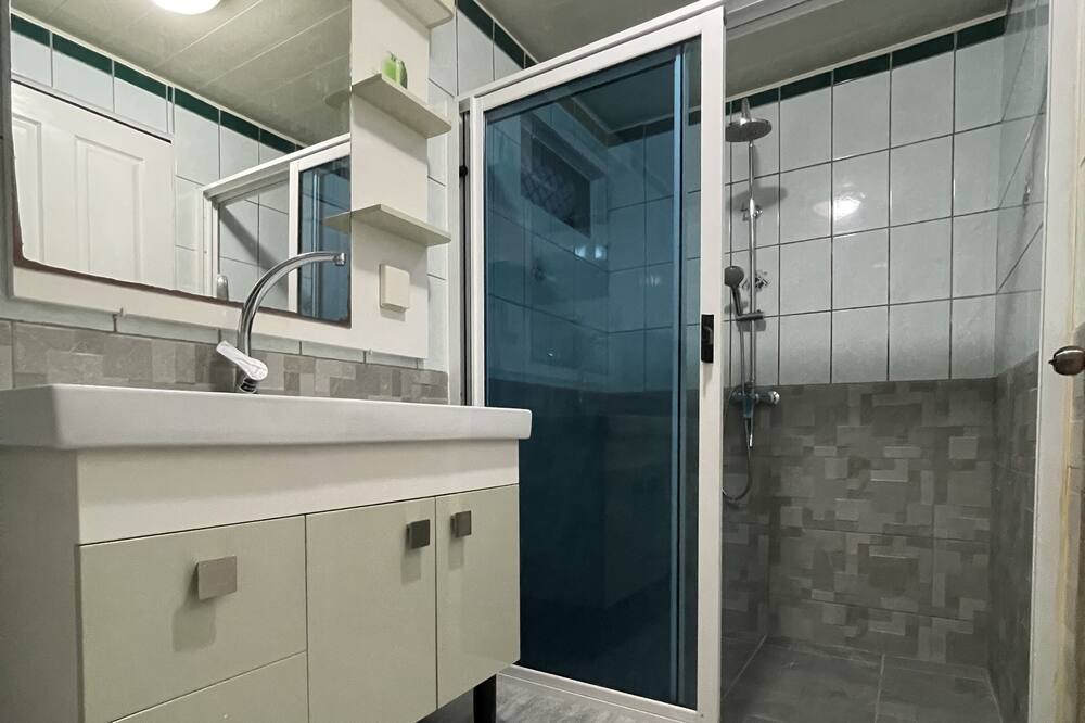 Photo of Bathroom in Fare