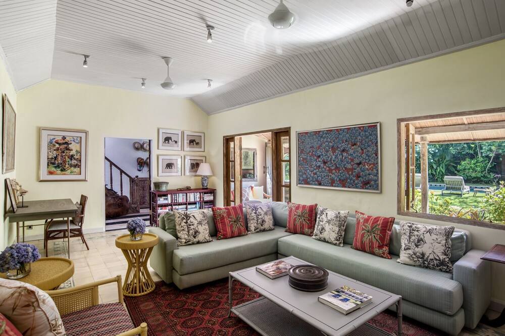 Photo of Livingroom in Drupadi