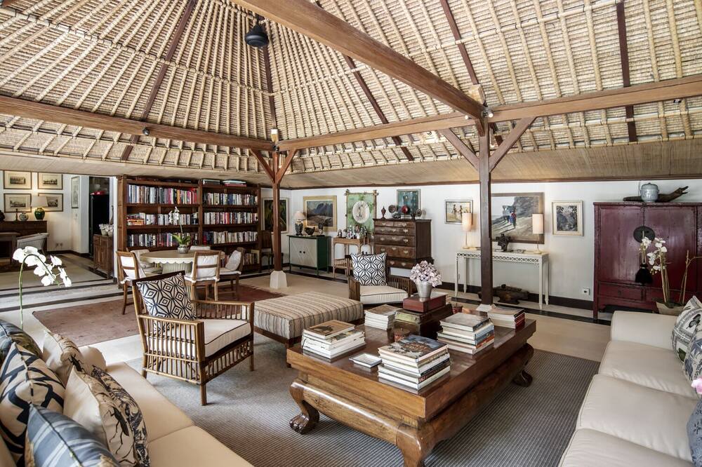 Photo of Livingroom in Drupadi