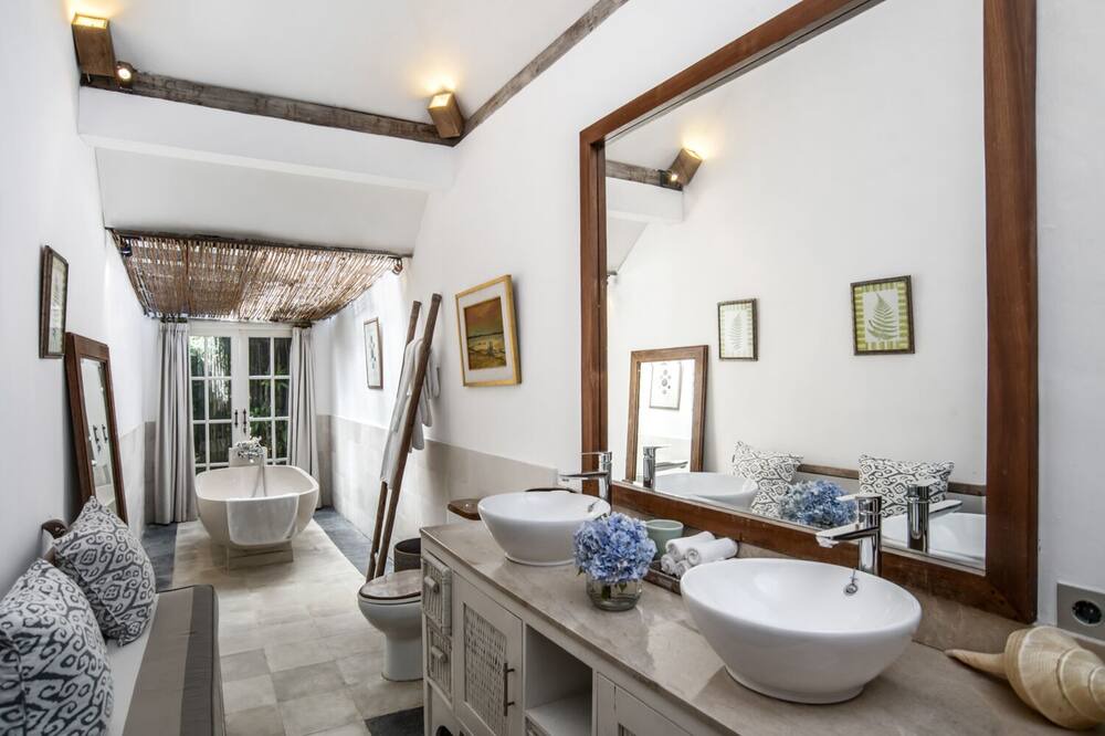 Photo of Bedroom in Drupadi