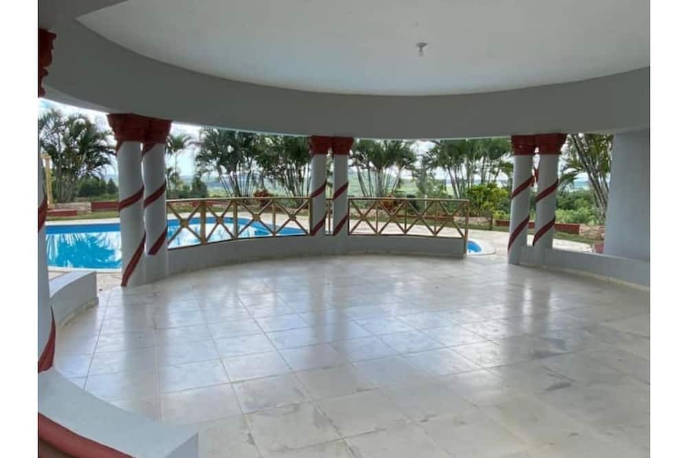 Photo of Outdoor in Pedro Brand