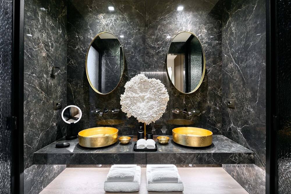 Photo of Bathroom in Plintri