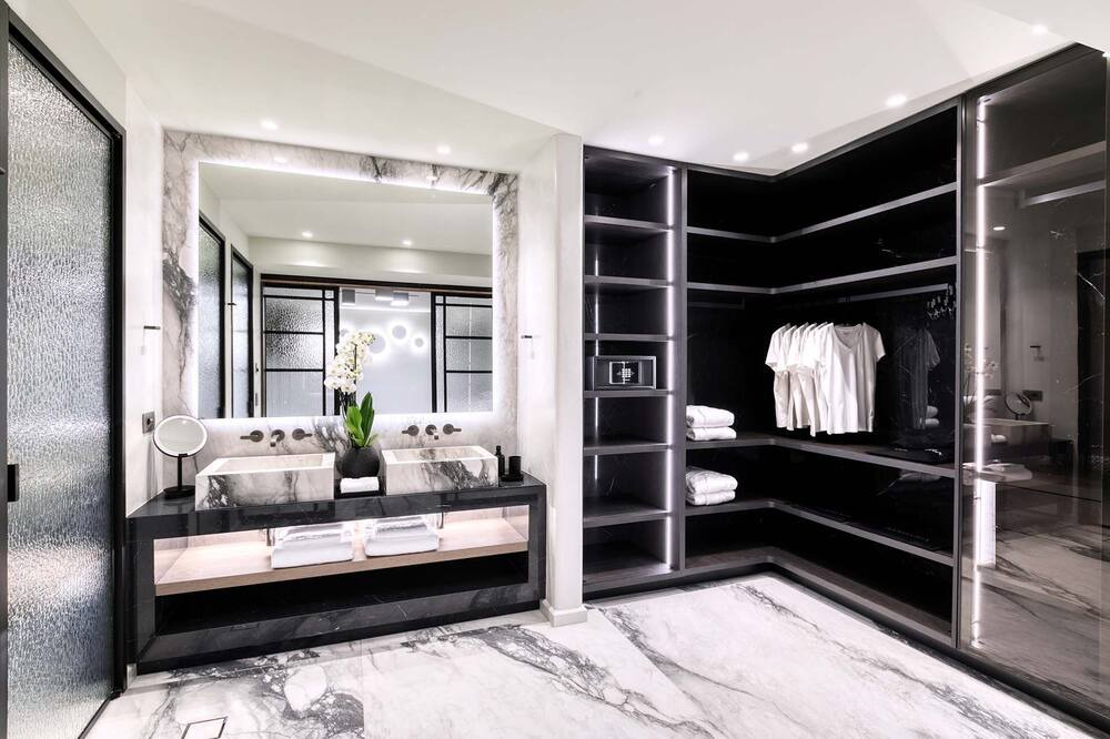 Photo of Bathroom in Plintri