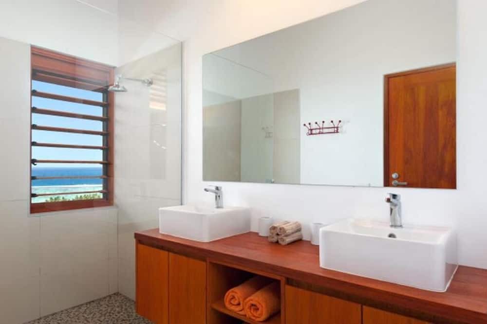 Photo of Bathroom in Qalito Island