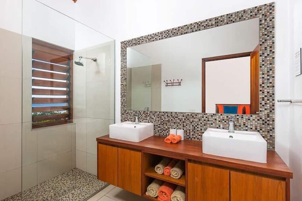 Photo of Bathroom in Qalito Island