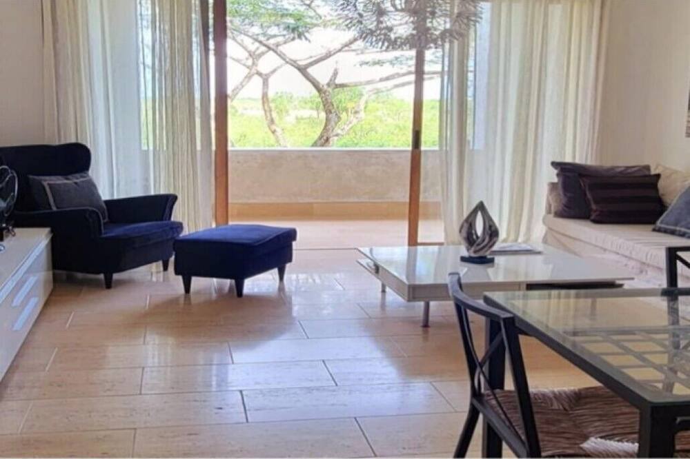 Photo of Livingroom in Los Altos